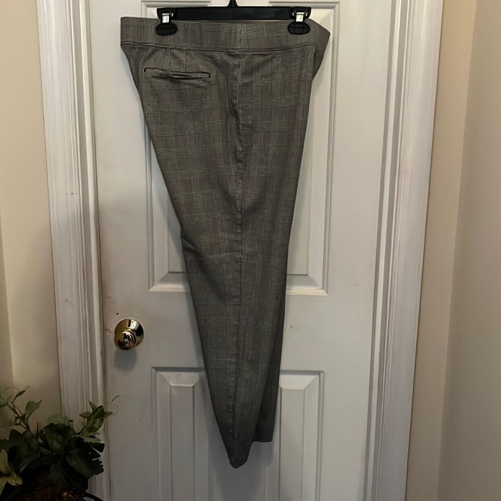Talbots skinny ankle pants! Size 14! Black and cream pattern!
